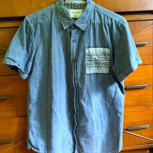Mens On the Byas chambray short-sleeved button up shirt. Size medium
